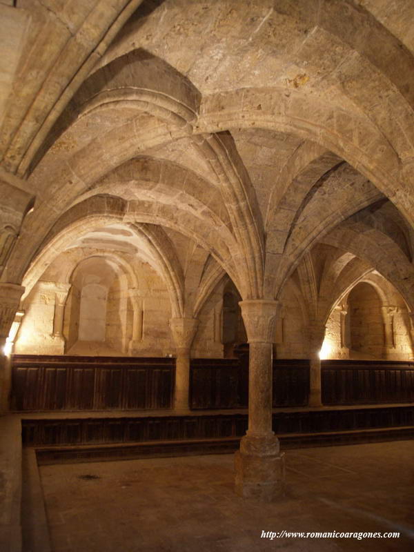 NAVE NORTE DE LA SALA CAPITULAR HACIA EL ESTE